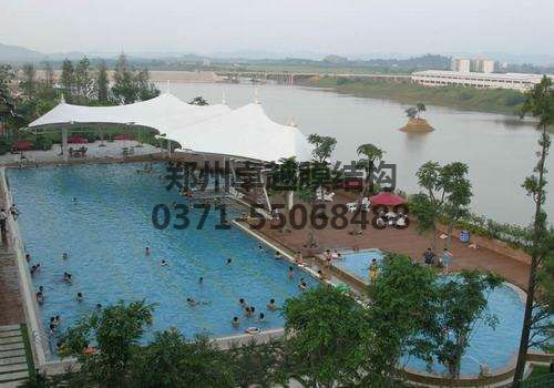 某游泳池膜結構遮陽棚使用多年依舊如新