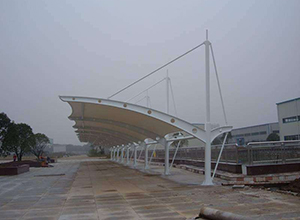 唐山<font color='red'>膜結(jié)構(gòu)車(chē)棚</font>【智誠(chéng)電氣公司等】施工案例