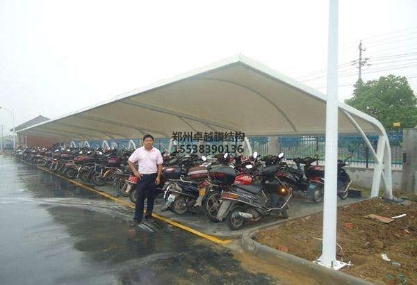 襄陽(yáng)<font color='red'>膜結(jié)構(gòu)車棚</font>【襄陽(yáng)賽亞米業(yè)充電樁車棚等】施工案例