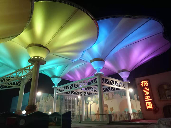 穹頂式景觀膜結(jié)構(gòu)在商業(yè)街的運(yùn)用